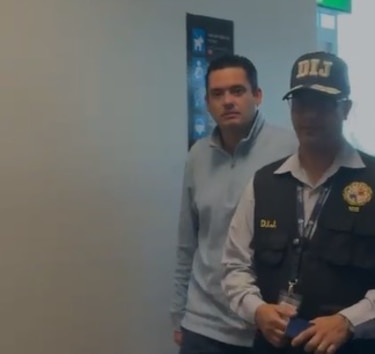 José Gabriel Carrizo fue aprehendido y esposado por la DIJ; no logró juramentarse en el Parlacen