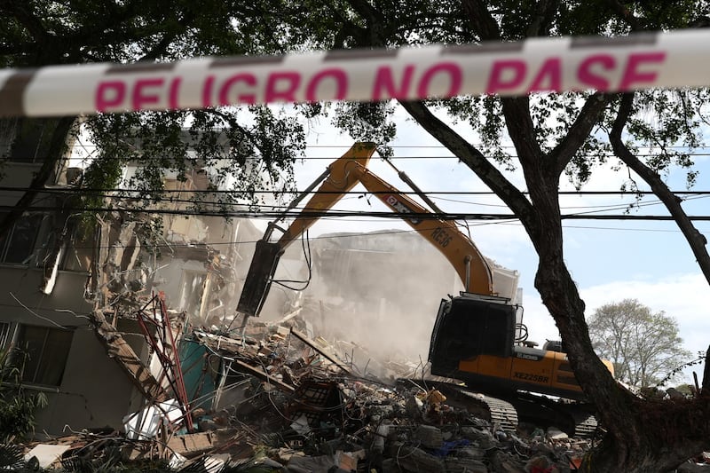 La ciudad de Cali comienza a demoler edificios afectados por el terremoto