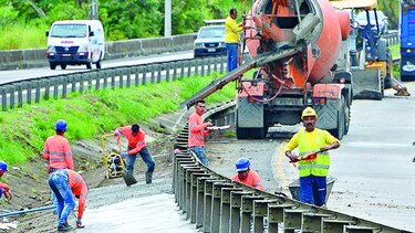 Culmina limpieza en la vía al Centenario