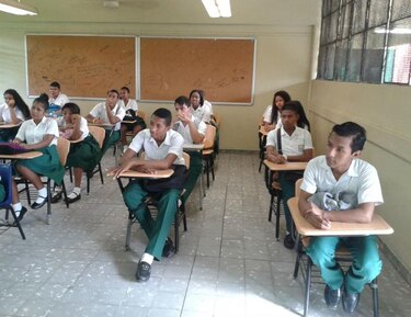 Se reanudan las clases tras huelga docente