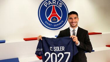 El Paris Saint-Germain anuncia el fichaje de Carlos Soler