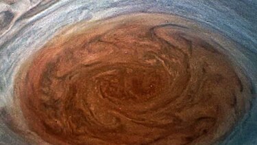 Sonda espacial revela belleza de tormenta en Júpiter