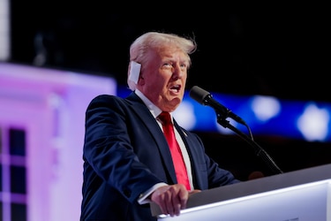 El médico de Trump detalla que sufrió una herida de dos centímetros en la oreja: ‘Es un absoluto milagro que no lo mataran’
