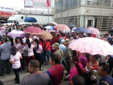 Comerciantes reabren frontera tico-panameña tras acordar reunión bilateral