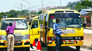 La ATTT certifica a 102 buses colegiales