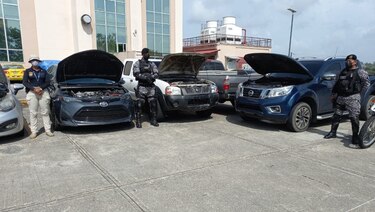 Autoridades recuperan 15 vehículos y aprehenden a 16 personas tras operativo en Panamá y Colón