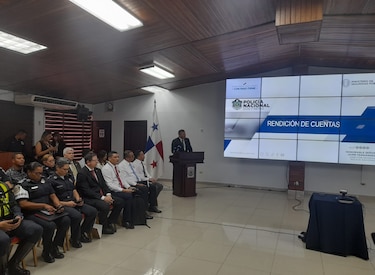 Policía investiga a 970 agentes y destituye a 123 por diversas faltas disciplinarias