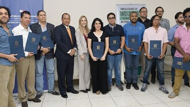 Cineastas reciben actas del Fondo Cine