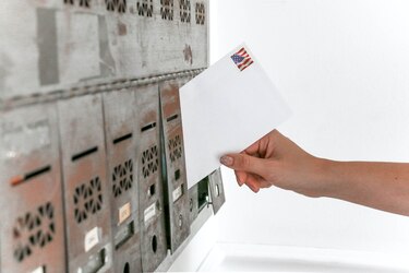 Más de 100 cartas con polvo blanco enviadas a funcionarios públicos en Kansas