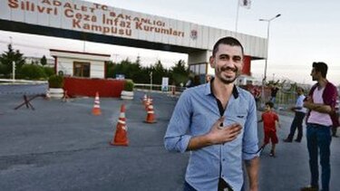 Turquía empieza a liberar a presos no implicados en golpe