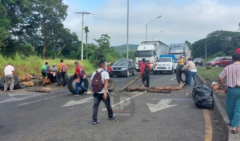 Gobierno firma acuerdo con indígenas de la comarca Ngäbe Buglé; se congelará el precio del combustible a $3.30 