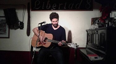 Cantautor panameño realiza gira por España