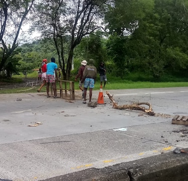 Aprehenden a dos personas por dañar vehículos y cobrar por circular en el área del corredor Norte