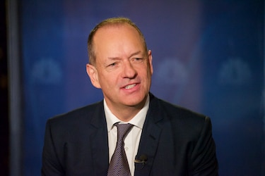 El CEO del grupo que integra UnitedHealthcare reconoce defectos en sistema salud de Estados Unidos