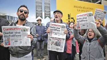 Ordenan detener a director de diario turco