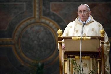 Exnovia de Bergoglio: 'Si no me caso con vos, me hago cura'