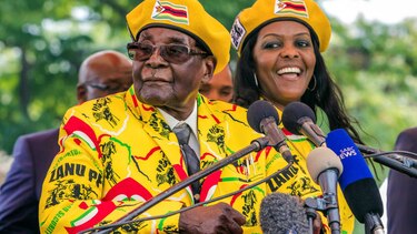 Mugabe es destituido de su cargo de presidente del partido en el poder