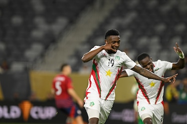 Surinam es un rival con figuras con trayectoria internacional