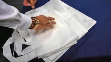 Fabrican bolsas solubles en agua que no contaminan
