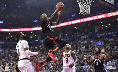 Raptors arrollan a Cavaliers y Celtics castigan a los Sixers