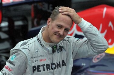 Schumacher no puede andar sin ayuda
