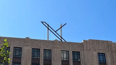 Retiran el letrero gigante del nuevo logotipo de Twitter en San Francisco tras quejas