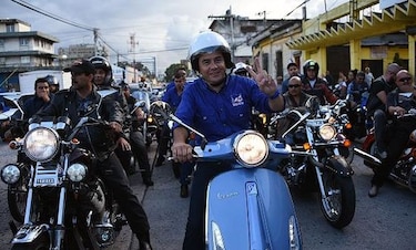 Candidato presidencial cierra su campaña ante 5 mil seguidores