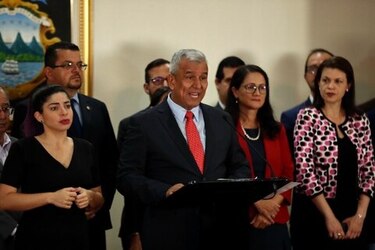 Renuncia el principal ministro de Costa Rica por escándalo sobre datos privados