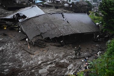 Japón reanuda búsqueda de sobrevivientes tras deslizamiento de tierra