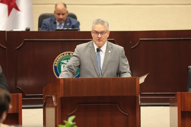 Gobierno propone etanol obligatorio en la gasolina y cambios fiscales al combustible