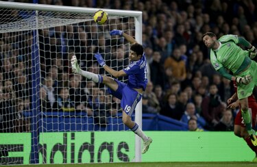 Costa y Hazard lideran triunfo del Chelsea que sigue invicto
