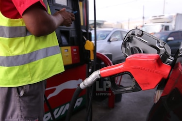 El galón de combustible a $3.25 entrará en vigor la tarde de este lunes