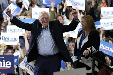 Bernie Sanders se retira de la carrera presidencial estadounidense y apoyará a Joe Biden
