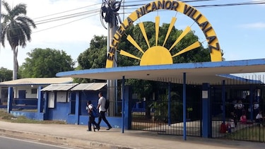 Desalojan a estudiantes de escuela en Los Santos por fuertes olores