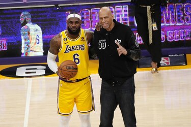 LeBron James se convierte en el máximo anotador en la historia de la NBA