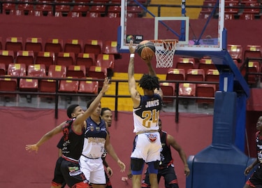 Dragones y Toros defienden su invicto en emocionante duelo en Chiriquí