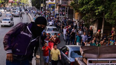 Egipto sentencia a 101 manifestantes a cinco años de prisión