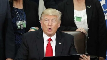 Trump firmó decreto para comenzar construcción de muro en frontera con México