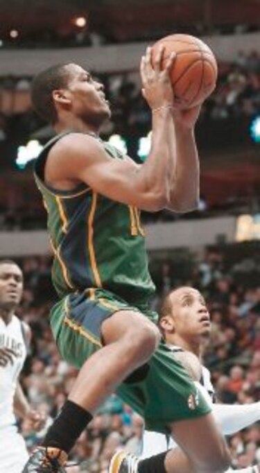 Jazz también le pega a Lakers de visitante