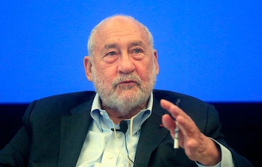 Nobel de Economía aboga por leyes tributarias que no estén sujetas a la evasión fiscal