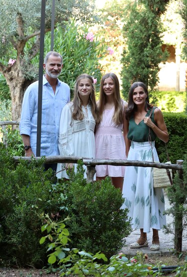 El retrato familiar de los Reyes y sus hijas en Mallorca