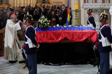 Con una misa solemne y todos los honores, Colombia dice adiós a Miguel Uribe Turbay
