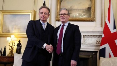 La Unión Europea acuerda congelar indefinidamente más de $200,000 millones de Rusia, que podrían servir para armar y reconstruir a Ucrania