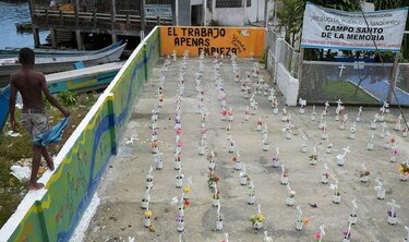 Trece líderes obligados por narcos a esconderse en Colombia