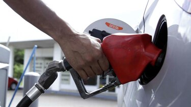 Leve baja en los precios de la gasolina desde este viernes