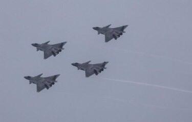 China despliega fuerzas para monitorear avión de Estados Unidos que atravesó el estrecho de Taiwán