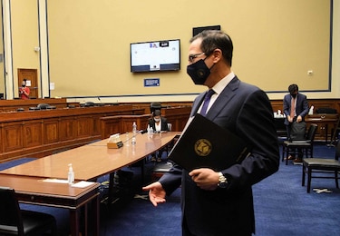 Senadores de Estados Unidos piden sancionar a Rusia por intromisión electoral