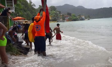 Se registra fuerte oleaje en las costas del Caribe panameño