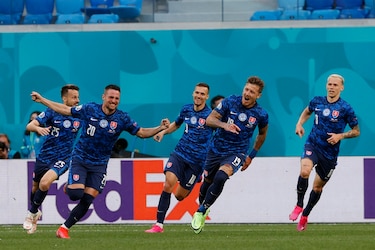 Eslovaquia y República Checa se estrenan con triunfos en la Eurocopa