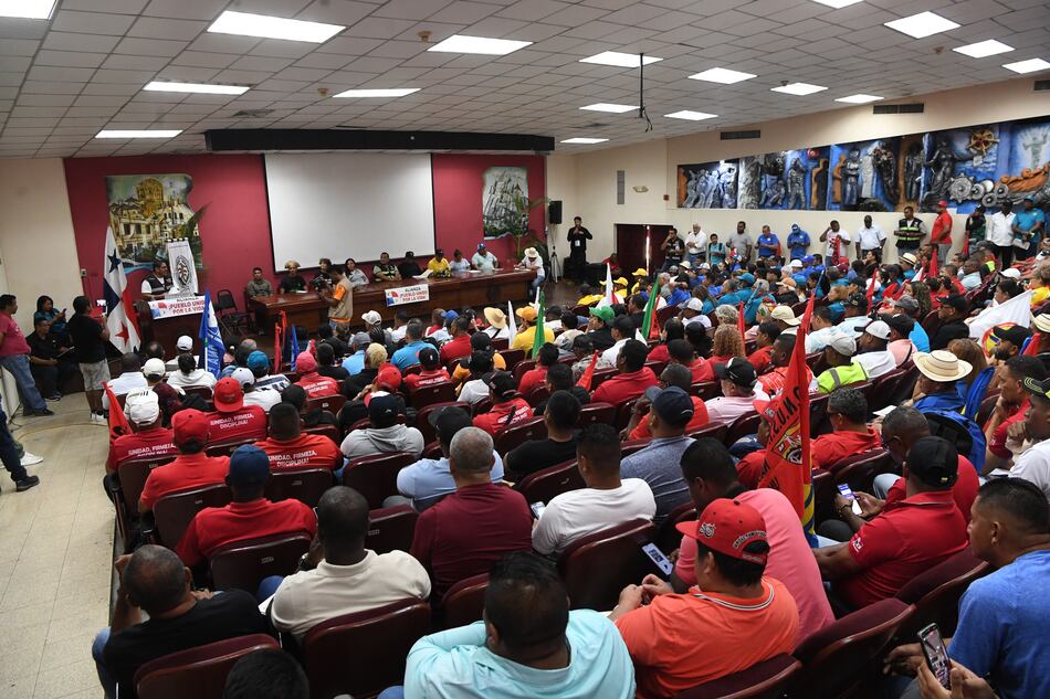 Ministra de Educación pide no afectar a los estudiantes, tras el anuncio de huelga 